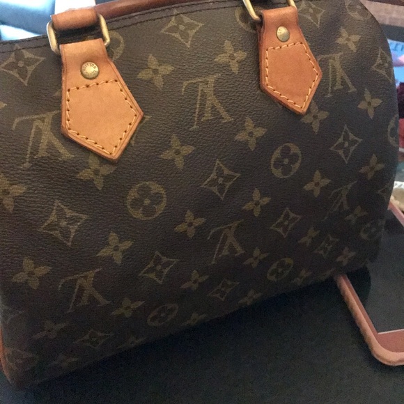 Authentic LV Speedy 25 - Picture 3 of 11
